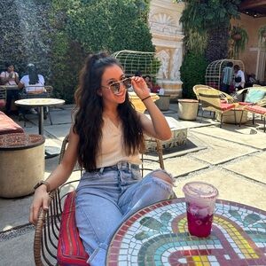 Meet your Posher, Leslie